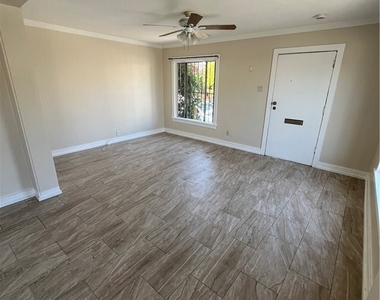 5216 S Budlong - Photo Thumbnail 11