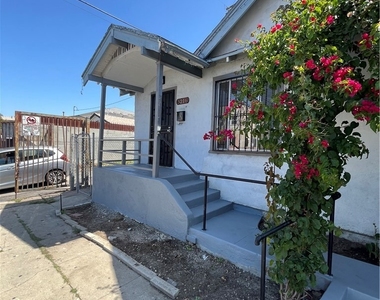 5216 S Budlong - Photo Thumbnail 1