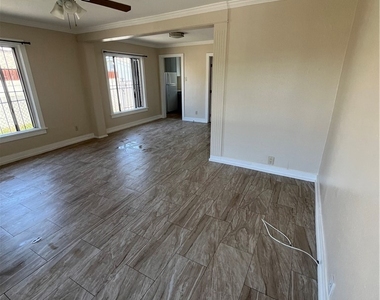 5216 S Budlong - Photo Thumbnail 16