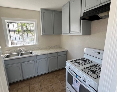 5216 S Budlong - Photo Thumbnail 30