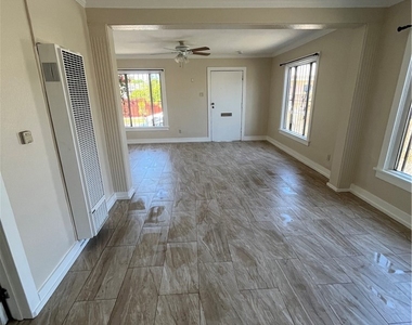 5216 S Budlong - Photo Thumbnail 10