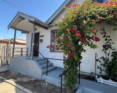 5216 S Budlong - Photo Thumbnail 2