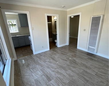 5216 S Budlong - Photo Thumbnail 12
