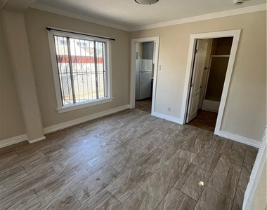 5216 S Budlong - Photo Thumbnail 13