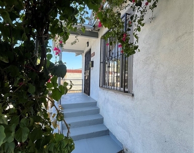 5216 S Budlong - Photo Thumbnail 4