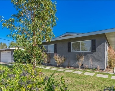 2112 Dover Drive - Photo Thumbnail 2