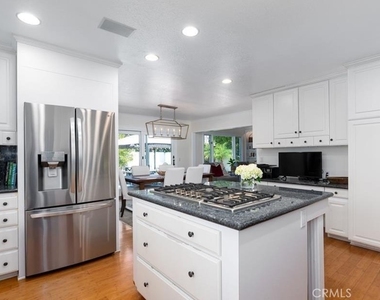 2112 Dover Drive - Photo Thumbnail 7