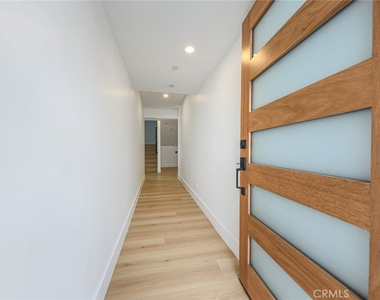 1239 N Orange Drive - Photo Thumbnail 19