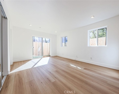 1239 N Orange Drive - Photo Thumbnail 21