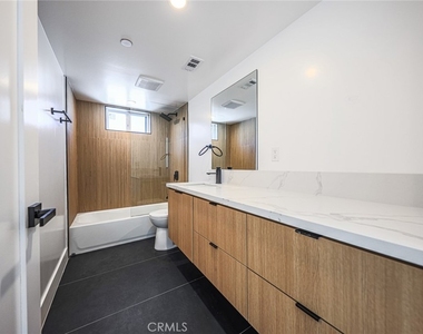 1239 N Orange Drive - Photo Thumbnail 24