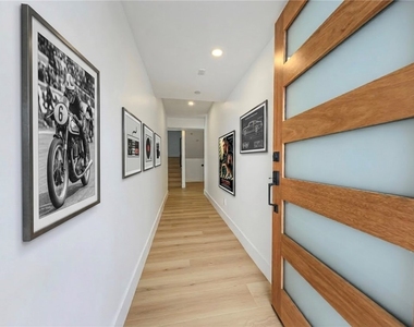 1239 N Orange Drive - Photo Thumbnail 17