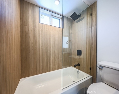 1239 N Orange Drive - Photo Thumbnail 25