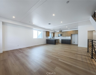 1239 N Orange Drive - Photo Thumbnail 26
