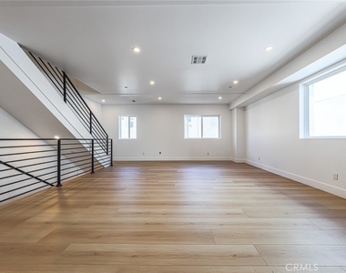 1239 N Orange Drive - Photo Thumbnail 25