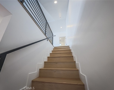 1239 N Orange Drive - Photo Thumbnail 22