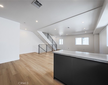 1239 N Orange Drive - Photo Thumbnail 24