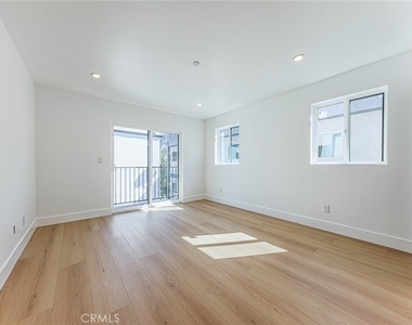 1239 N Orange Drive - Photo Thumbnail 34