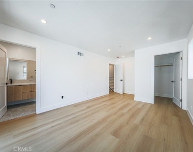 1239 N Orange Drive - Photo Thumbnail 31