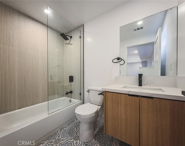 1239 N Orange Drive - Photo Thumbnail 21