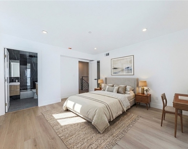 1239 N Orange Drive - Photo Thumbnail 13