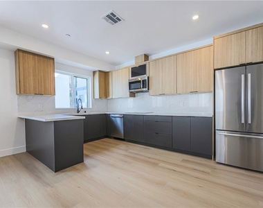 1239 N Orange Drive - Photo Thumbnail 9