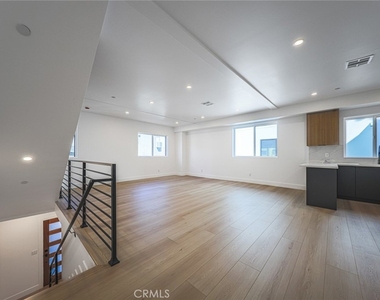 1239 N Orange Drive - Photo Thumbnail 23