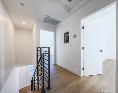1239 N Orange Drive - Photo Thumbnail 29
