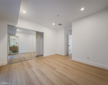 1239 N Orange Drive - Photo Thumbnail 20