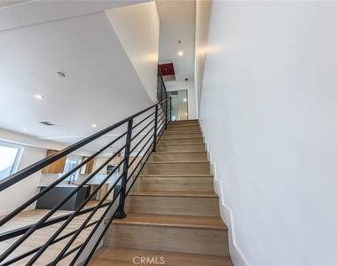 1239 N Orange Drive - Photo Thumbnail 28