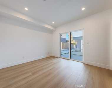 1239 N Orange Drive - Photo Thumbnail 16