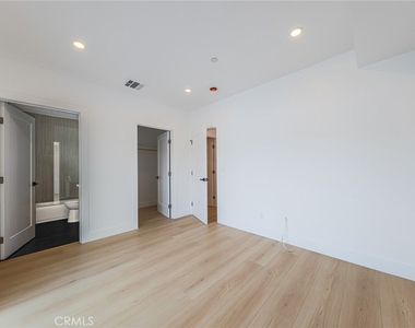 1239 N Orange Drive - Photo Thumbnail 17
