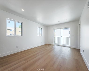 1239 N Orange Drive - Photo Thumbnail 30