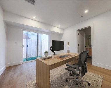 1239 N Orange Drive - Photo Thumbnail 8