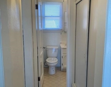 3968 Arlington Avenue - Photo Thumbnail 7