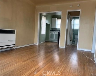 3968 Arlington Avenue - Photo Thumbnail 5