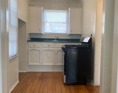 3968 Arlington Avenue - Photo Thumbnail 6
