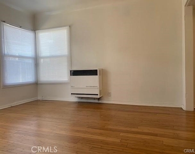 3968 Arlington Avenue - Photo Thumbnail 2