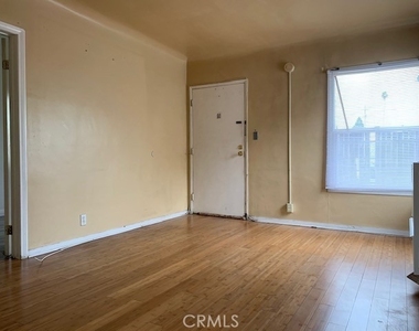 3968 Arlington Avenue - Photo Thumbnail 4