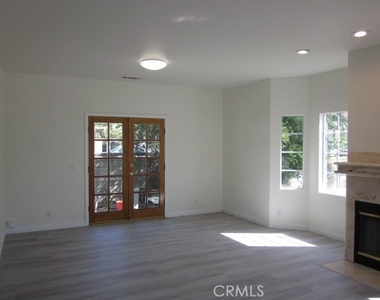 6017 Primrose Avenue - Photo Thumbnail 4