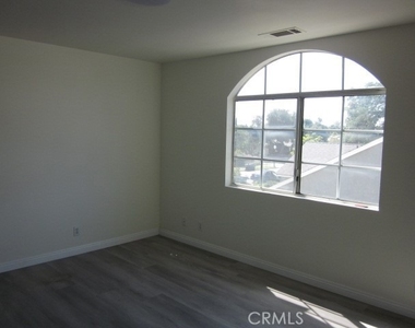6017 Primrose Avenue - Photo Thumbnail 17