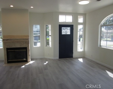 6017 Primrose Avenue - Photo Thumbnail 1