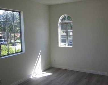 6017 Primrose Avenue - Photo Thumbnail 13