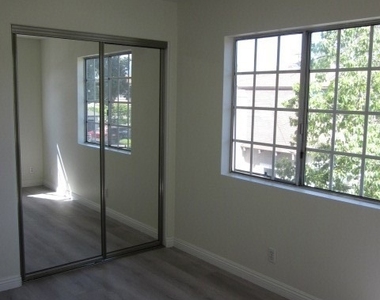 6017 Primrose Avenue - Photo Thumbnail 14