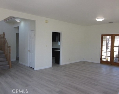 6017 Primrose Avenue - Photo Thumbnail 6