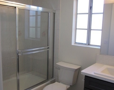 6017 Primrose Avenue - Photo Thumbnail 15