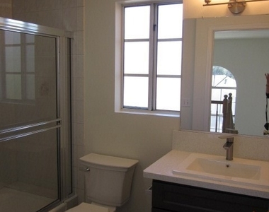 6017 Primrose Avenue - Photo Thumbnail 16