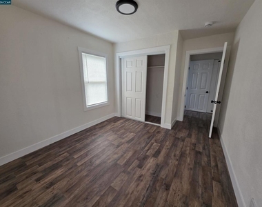 139 Ambrose Ave Unit A - Photo Thumbnail 4