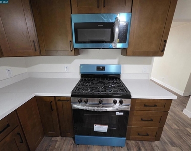 139 Ambrose Ave Unit A - Photo Thumbnail 7