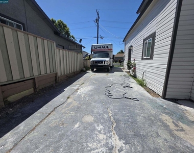 139 Ambrose Ave Unit A - Photo Thumbnail 11