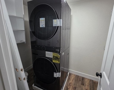 139 Ambrose Ave Unit A - Photo Thumbnail 10